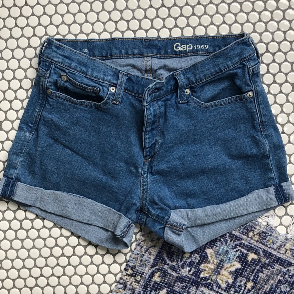 Gap jean shorts- size 30r